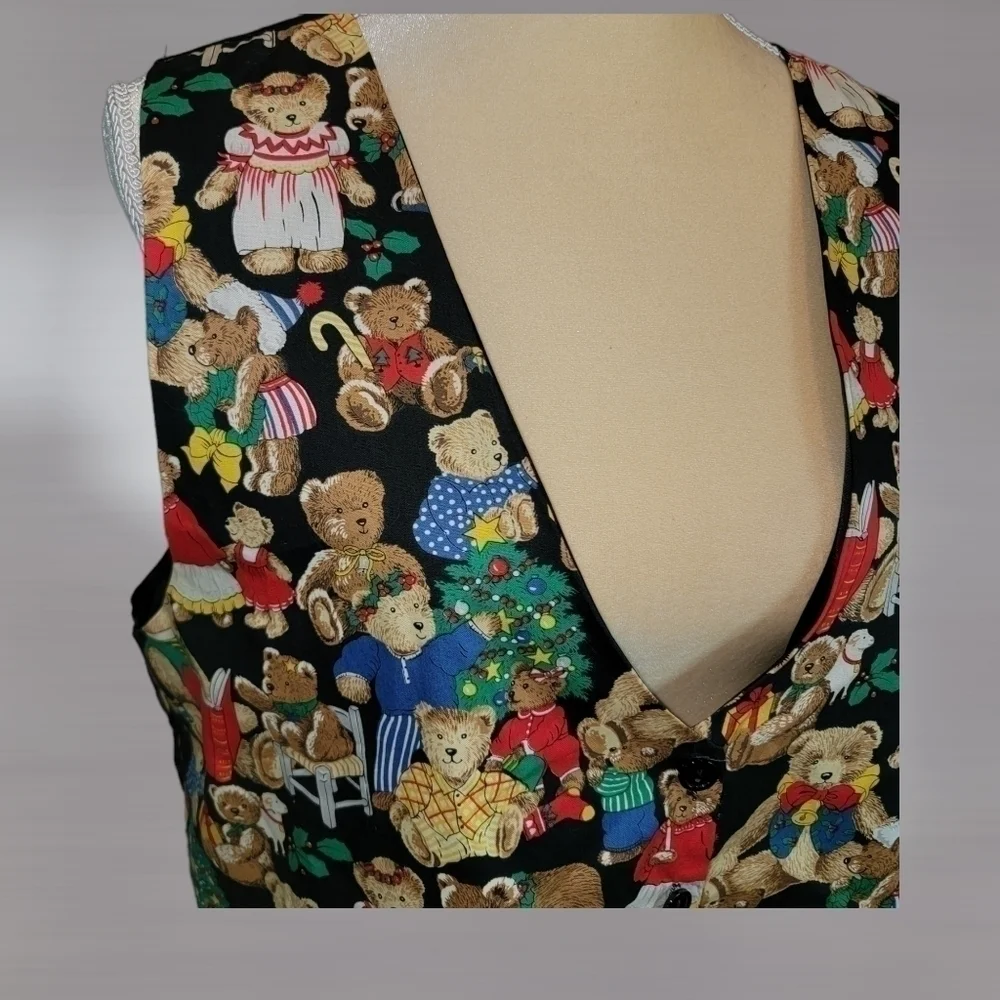 SOSTANZA - Vest Large L/XL Christmas Bears Presents and Trees T09
